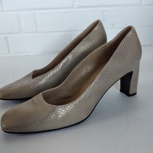 Stuart Weitzman snake heels sz 8.5